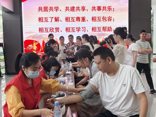 紅石榴健康義診 暖心服務進社區，便民利民促健康